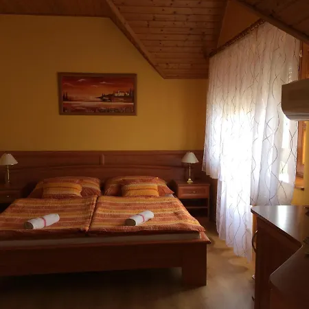 Guest house Napsugar Vendeghaz-apartman Vonyarcvashegy