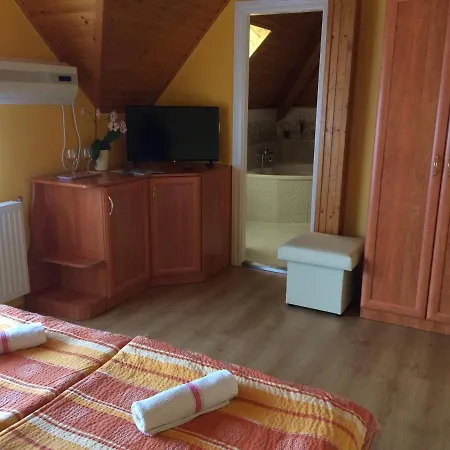 Napsugar Vendeghaz-apartman Гостевой дом