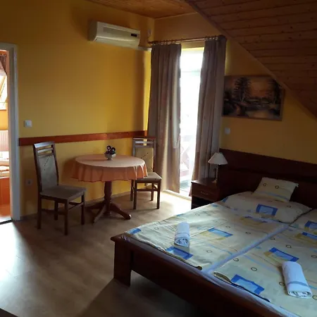 Napsugar Vendeghaz-apartman Pensiune 3*