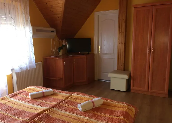 Vendégház Napsugár Vendégház-apartman 3*