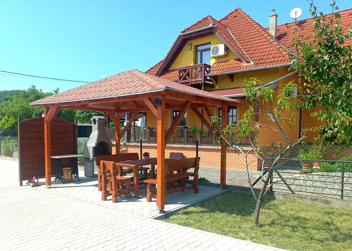 Napsugár Vendégház-apartman 3* Vonyarcvashegy